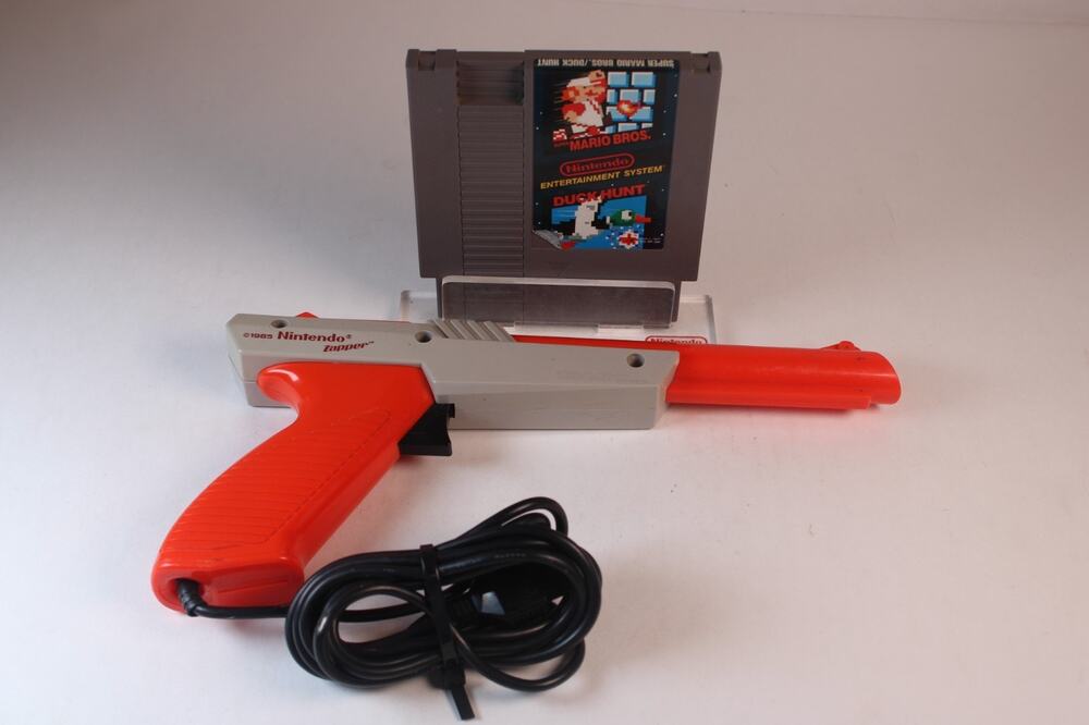 Nintendo NES Super Mario Bros Duck Hunt with Zapper Gun